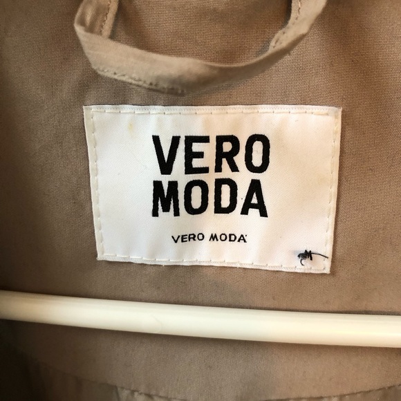 Vero Moda lightweight tench. - Picture 2 of 3